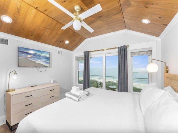 Elegant Beachfront Escape with Private Pool & Gulf Views in St. George Island Hot Tub Beach